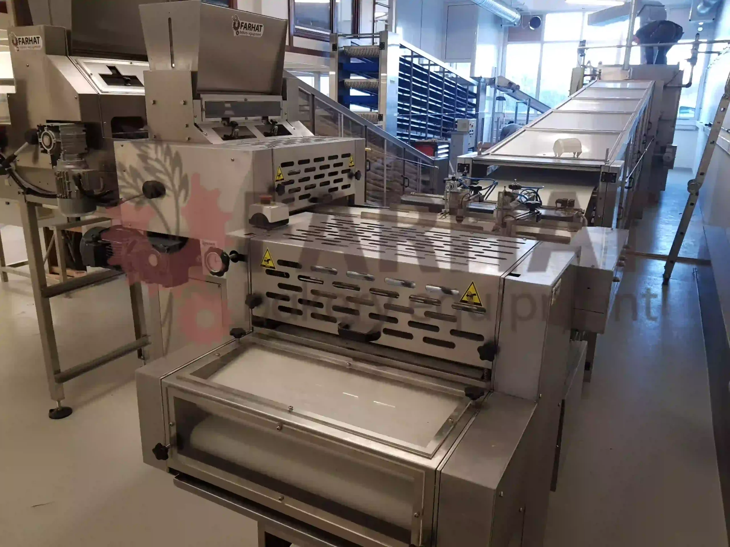 Compact double rows arabic bread line Compact double rows arabic bread line